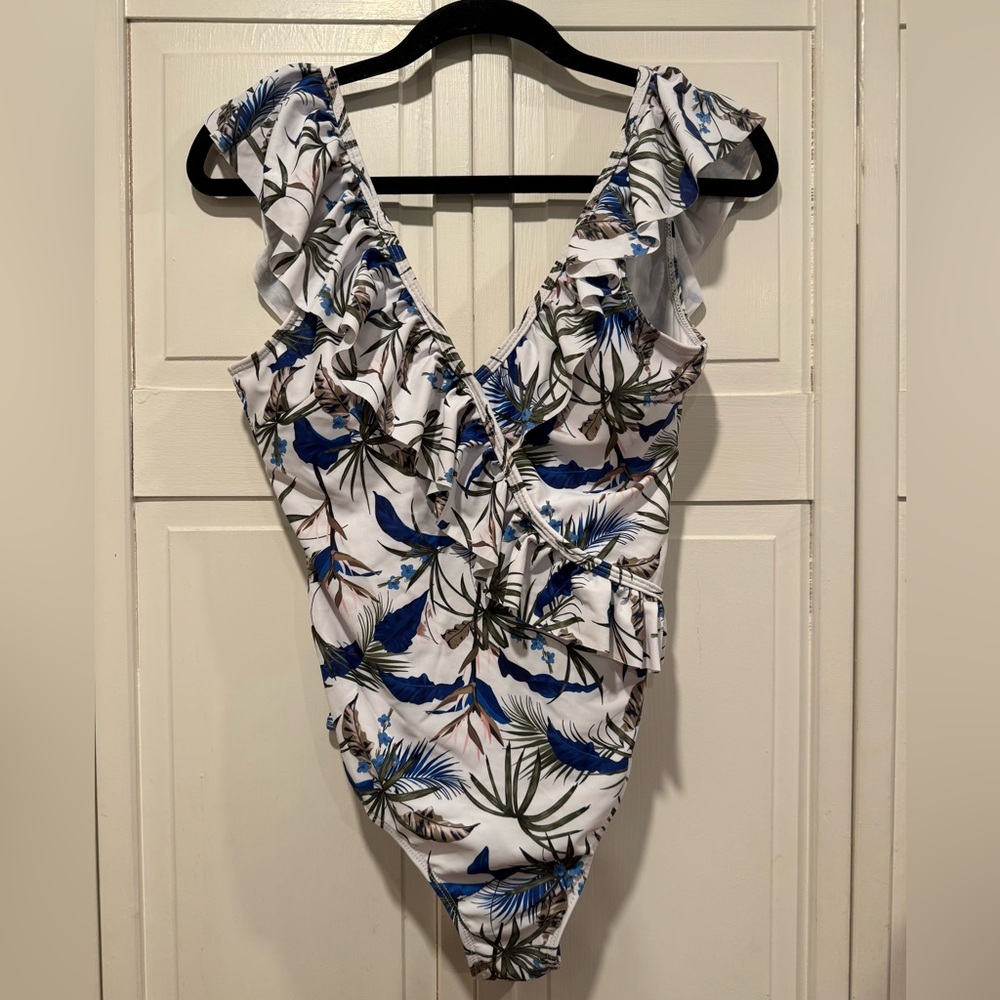 One piece size medium NWOT